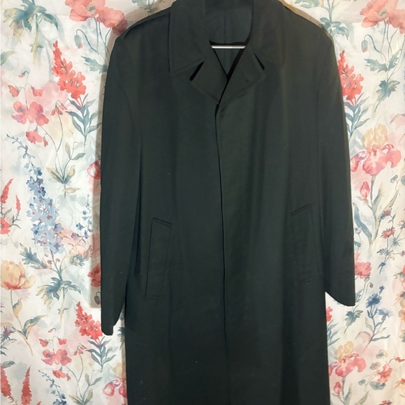 Vintage Elegant Black Trench Coat for Men - Picture 3 of 8